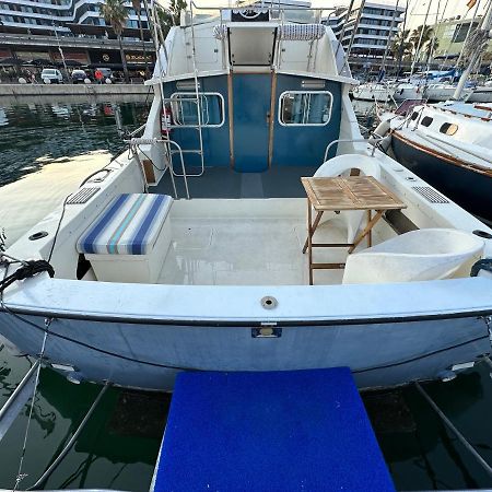 !!Boat With Ac In Port Forum 2 Bikes Included!! Hotell Sant Adria de Besos Eksteriør bilde