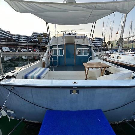 !!Boat With Ac In Port Forum 2 Bikes Included!! Hotell Sant Adria de Besos Eksteriør bilde