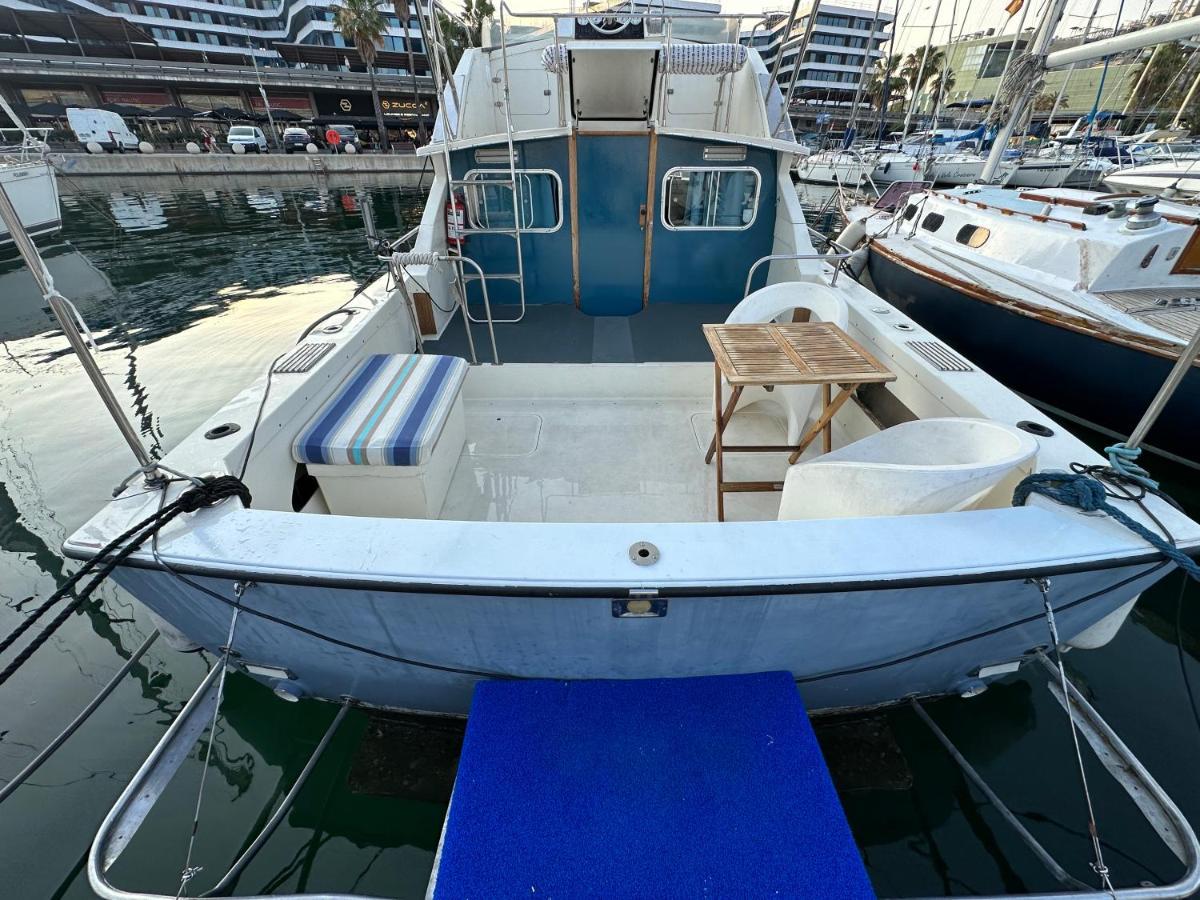 !!Boat With Ac In Port Forum 2 Bikes Included!! Hotell Sant Adria de Besos Eksteriør bilde