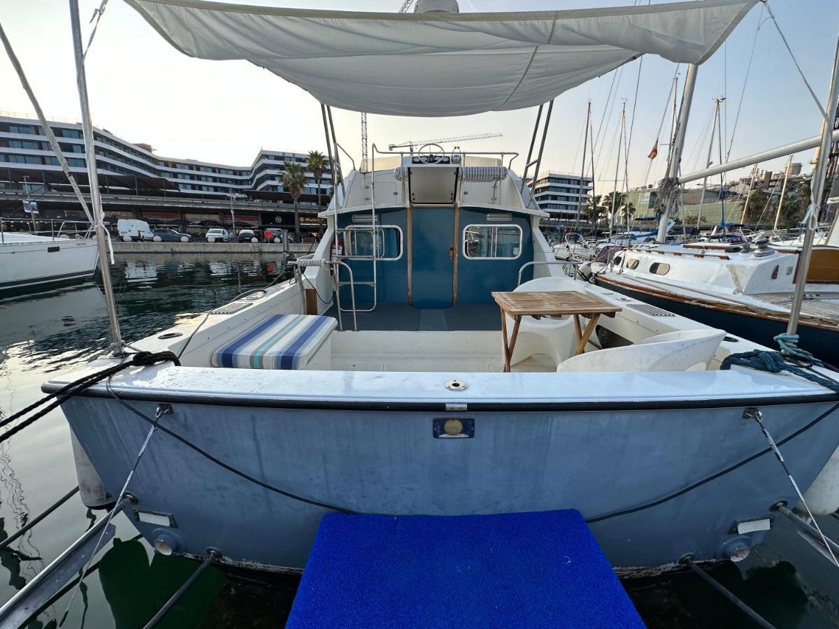 !!Boat With Ac In Port Forum 2 Bikes Included!! Hotell Sant Adria de Besos Eksteriør bilde